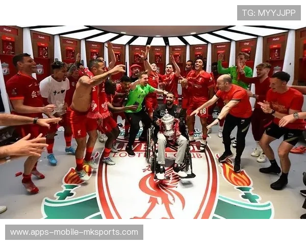 利物浦更衣室需要团结，管理层发话