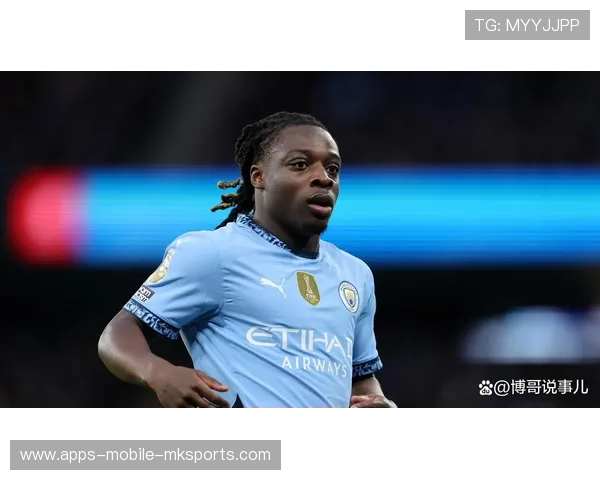 曼城从右路连续推进,多库传中未被接应