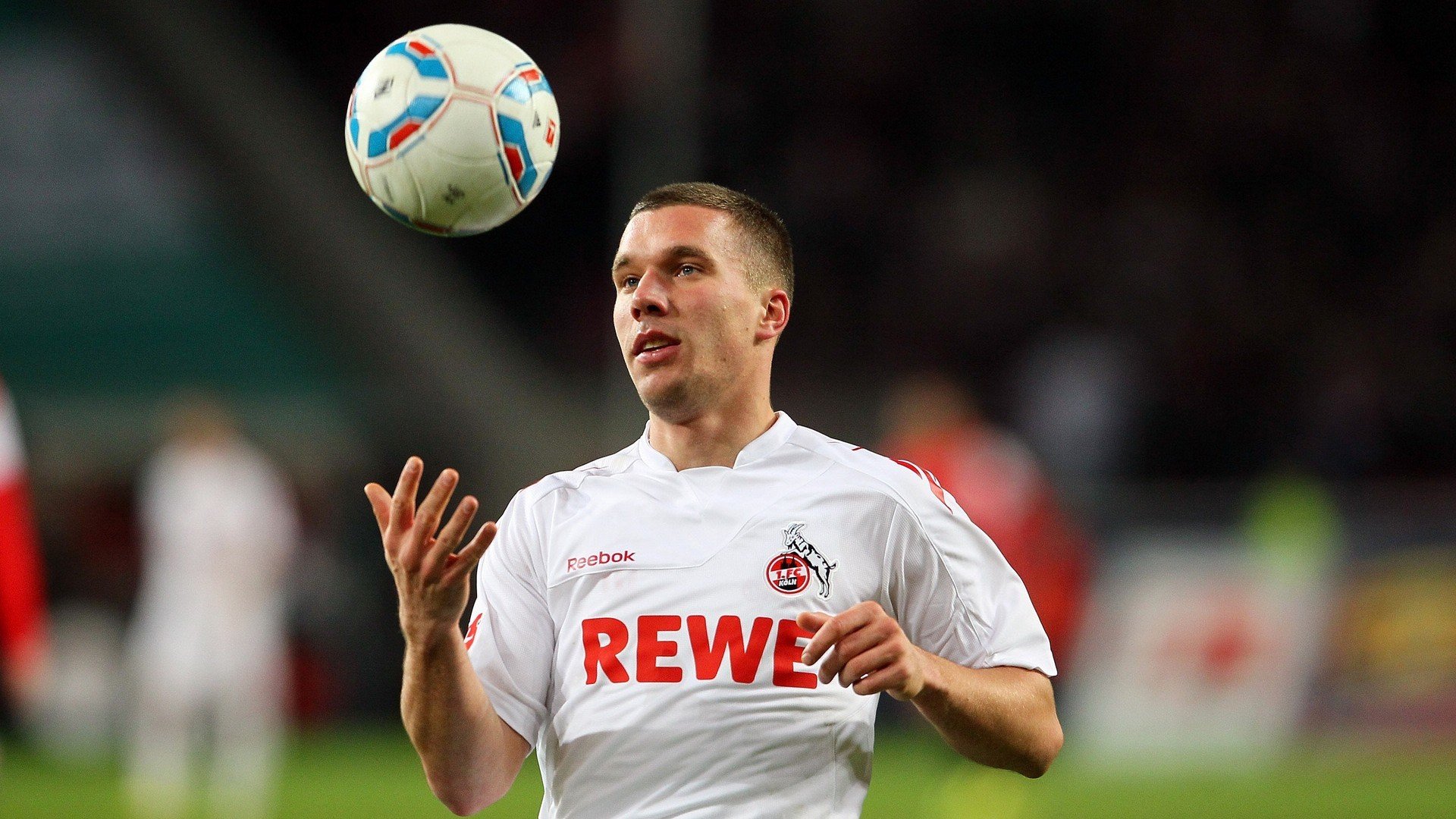 勒沃库森通过中路穿插打破防御铺垫机会,勒沃库森百度百科