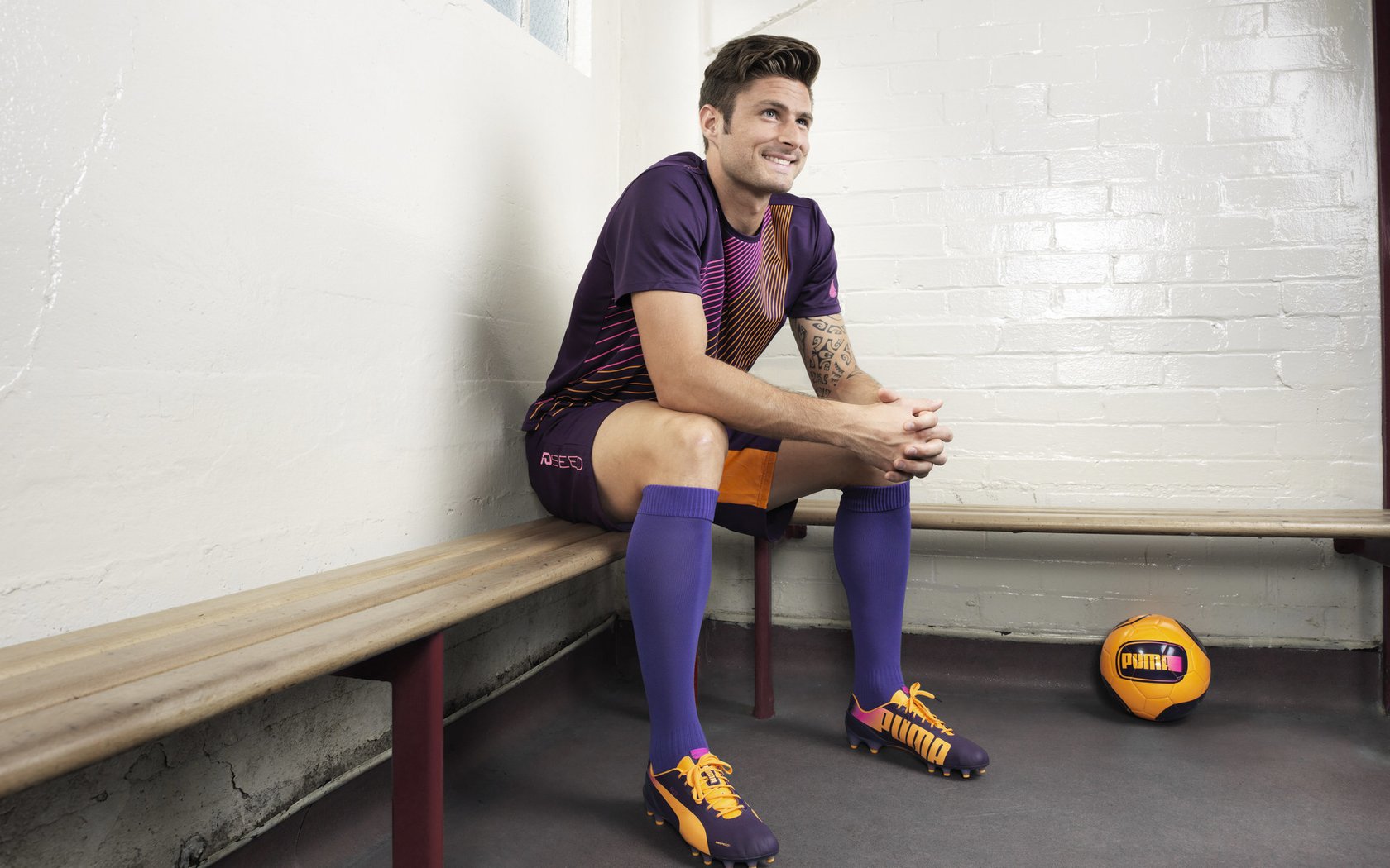 博卡青年核心前锋受困于盯防难觅良机,博卡青年培养出的球星